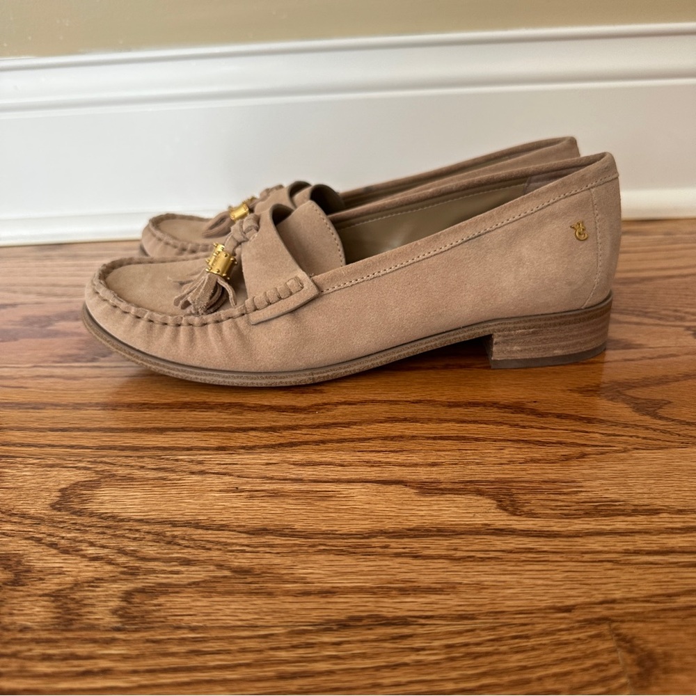 Vince Camuto Casbella Women's SuedeTan Loafers with Tassel Detail Sz7.5 Preowned - Picture 3 of 9